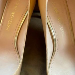 Stuart Weitzman elegant, beautiful, Beige Patent Leather pumps with sexy heel